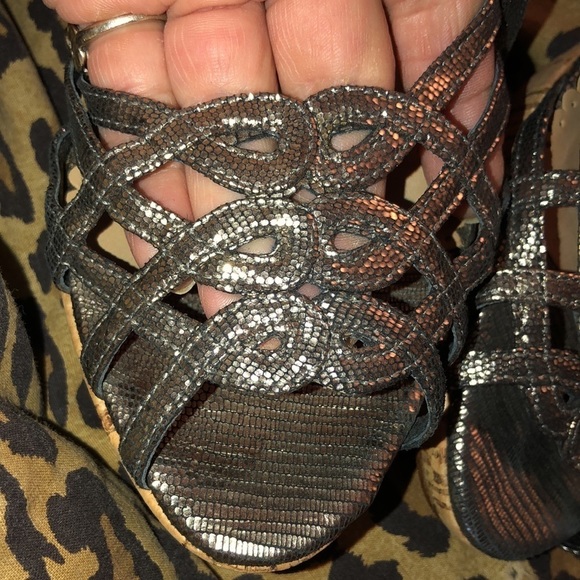 Anne Klein size 10 silver Metallic ankle wrap heel small platform at toe - Picture 15 of 16